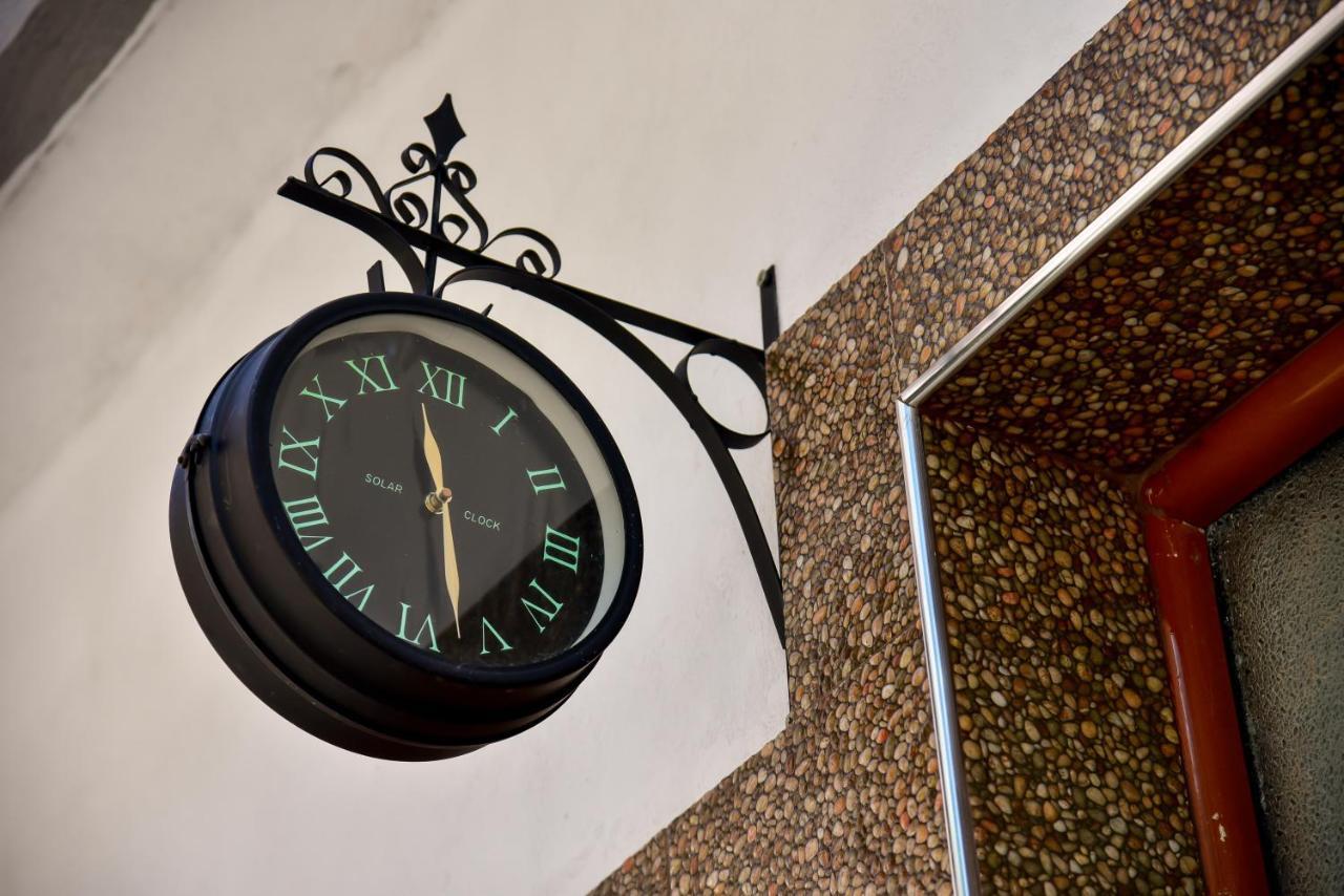 The Old Town Clock Otel Gjirokastër Dış mekan fotoğraf